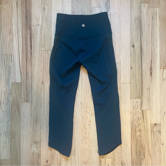 Navy Blue Cropped LuluLemon Women’s Leggings - Picture 3 of 8